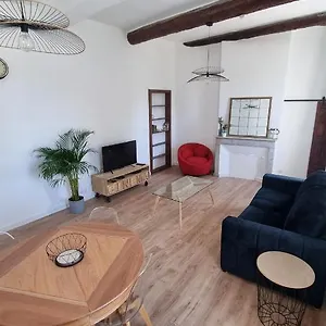 https://en-plein-coeur-de-plissanne-55-m2-rnovs.fr-provencehotel.com