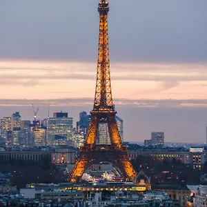 Luxury 75m2 With Eiffel Tower View, 1 Min Metro, Parking Paris