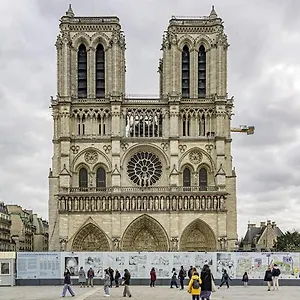 Lovely Next To Notre-dame Paris